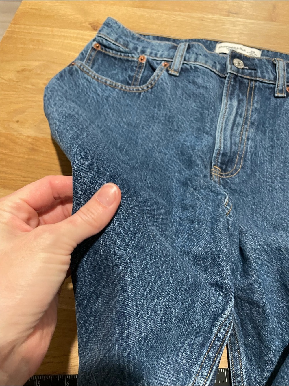 Abercrombie & Fitch Mid Rise Loose 28 Extra Short Jeans - Picture 5 of 9